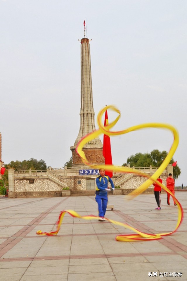 早上江边风景发朋友圈的句子?:江边风景图片 早上江边风景发朋友圈的句子?:江边风景图片