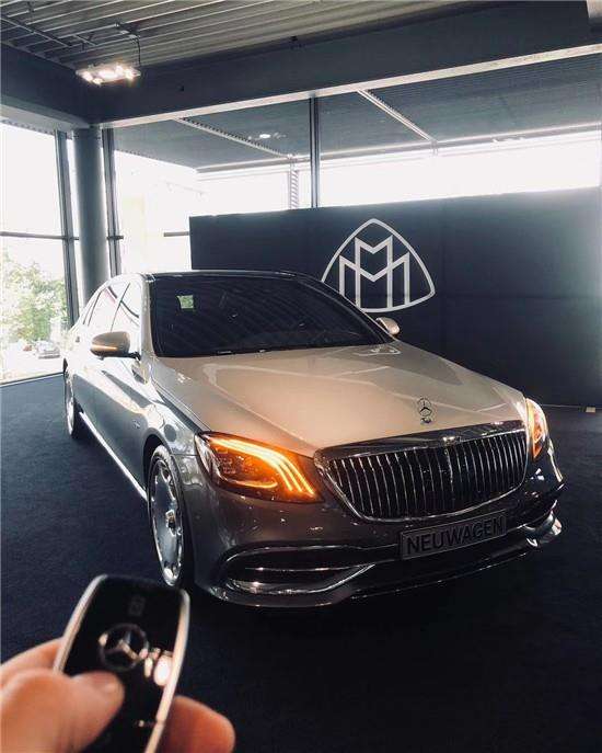 奔驰的迈巴赫