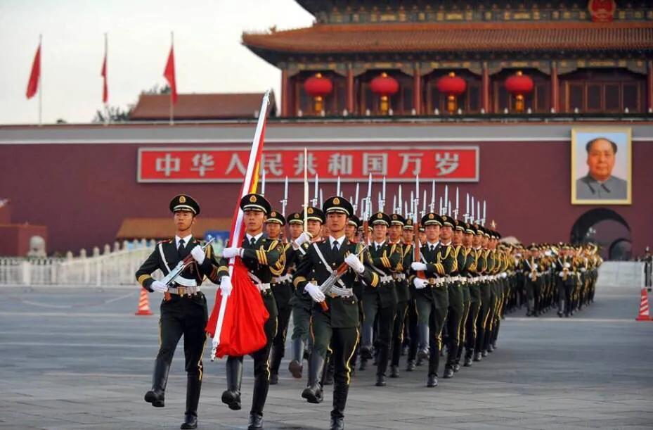 北京大街小巷挂国旗（外地车去北京看升国旗车往哪停？）
