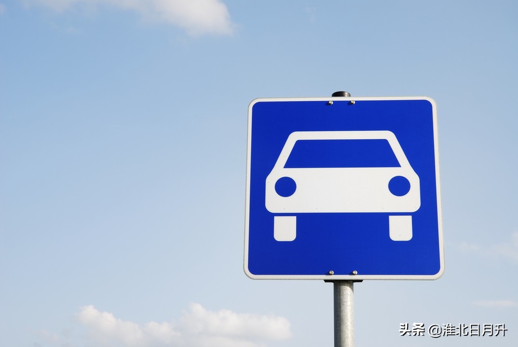 高速路突现行人（高速路上撞死行人应该谁来负责？）