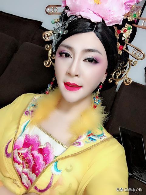 男扮女装技巧化妆
