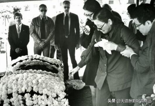 李小龙离世细节曝光（李小龙逝世是个偶然么？）
