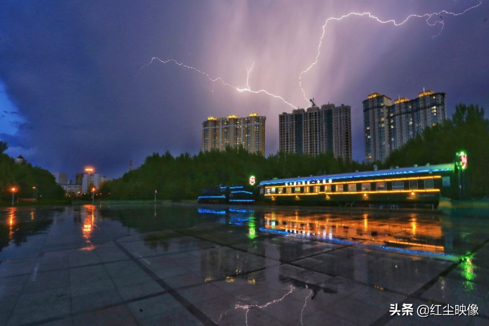 早上江边风景发朋友圈的句子？：江边风景图片