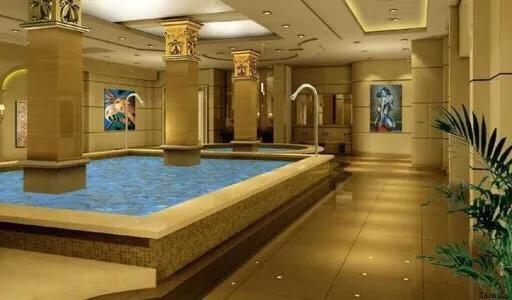 男人出轨足浴女人是什么想的？：洗浴店女浴区现男子