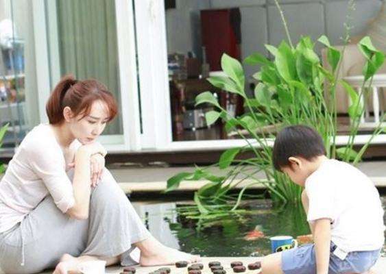 海外生活的儿子，海外生活的儿子叫什么