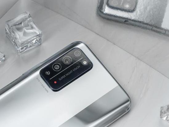 华为荣耀10x（荣耀10x屏幕详细参数及配置？）