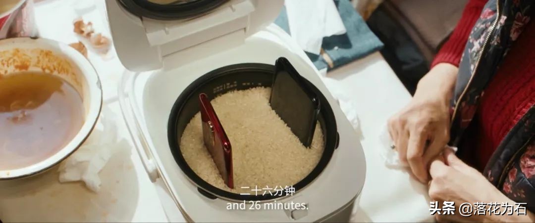 手机进水怎么办（手机遇到水该如何处理？）