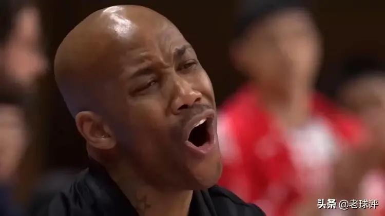 浙江广厦队赢下吉林队之后,为何主教练王晗和王博握手不看对方? 浙江广厦队赢下吉林队之后,为何主教练王晗和王博握手不看对方?