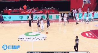 浙江广厦队赢下吉林队之后,为何主教练王晗和王博握手不看对方? 浙江广厦队赢下吉林队之后,为何主教练王晗和王博握手不看对方?