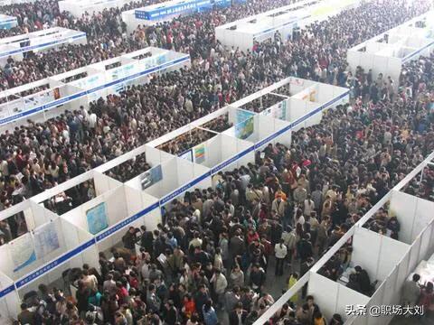 主播赛事策划招聘（现在很多企业招聘平面设计师要求既要会3D、手绘，还要会策划、文案、摄影，这是否是一个好的现象？）