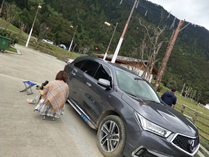 旅行中遇到几次睡车里的自驾者，感觉很自自，你喜欢这种方式吗？：开自驾后到副驾睡觉