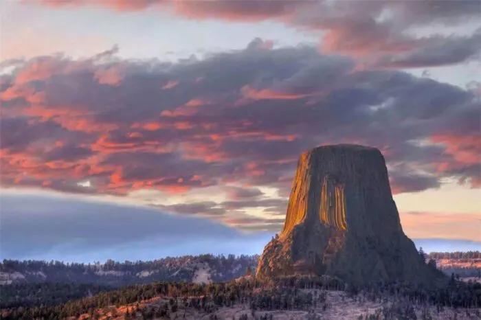 “魔鬼塔”海拔只有264米,为何却比珠峰还难登顶? “魔鬼塔”海拔只有264米,为何却比珠峰还难登顶?