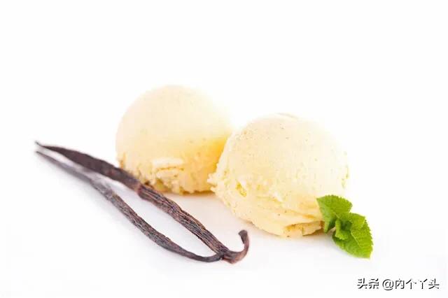 [香草冰激凌]香草的冰淇淋是什么颜色？