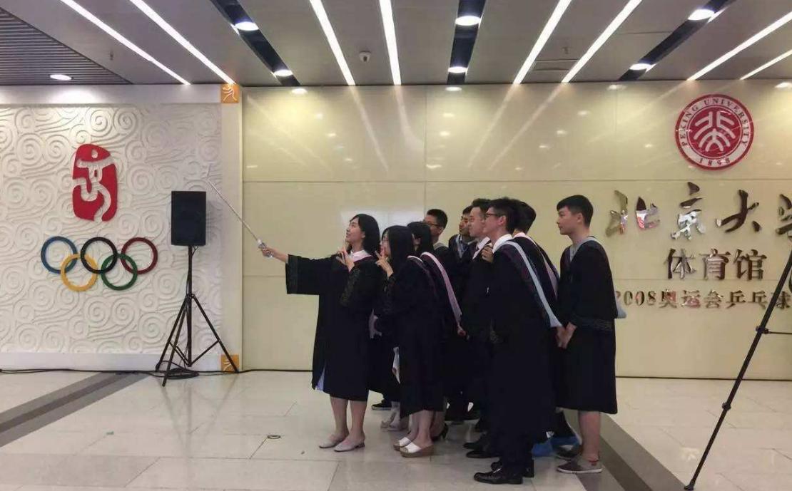 清华教职工非法牟利（怎样看待清华大学基本不允许学生自由进出但教职工带家属甚至外来人员可以自由出入学校？）
