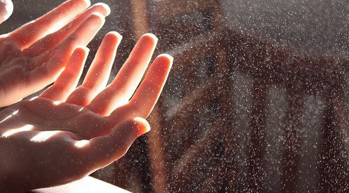 一个男人老是想你怎么回事？：一个人想你