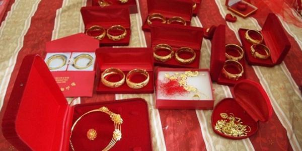 被前夫女儿盗走40万（我们自己签订离婚协议书原件被前夫偷走了？）