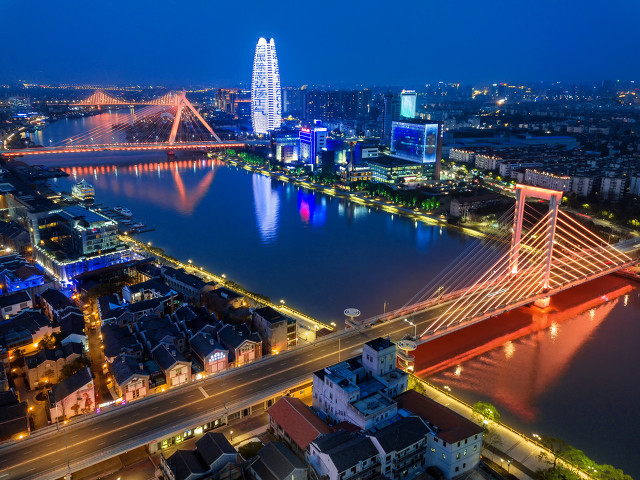 海口市与大连市哪个好