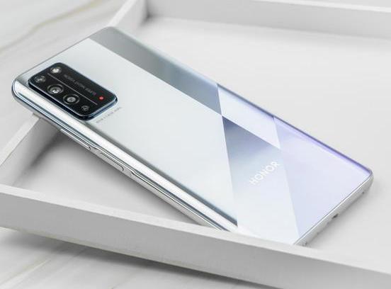 华为荣耀10x（荣耀10x屏幕详细参数及配置？）