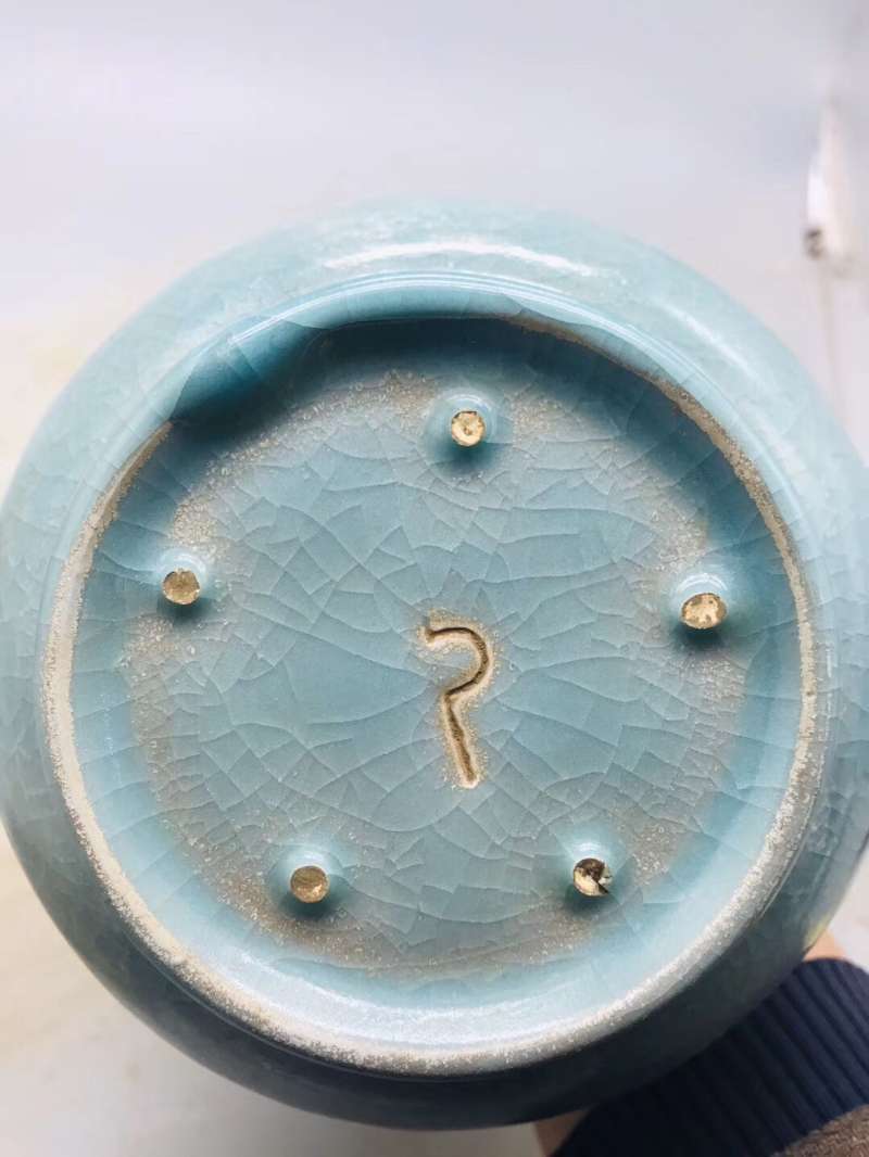 [被骗百万卖家里3套房]不值钱的古董，古玩公司说价值百万，被骗4万是谁的问题？为什么？