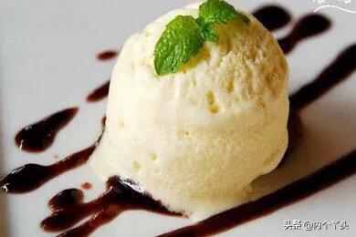 [香草冰激凌]香草的冰淇淋是什么颜色？