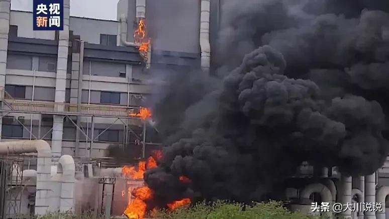 [火灾致2名消防员身亡]上海金山工厂火灾，导致6名员工2名消防员遇难，这怎么引起的？