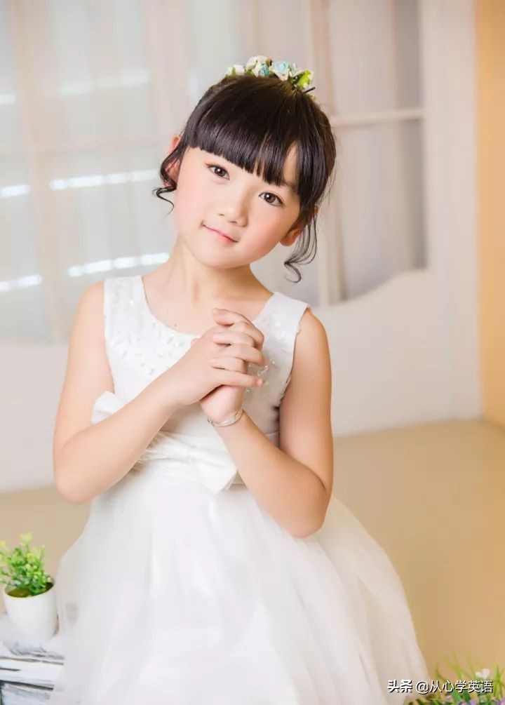 端庄长相化妆技巧女孩
