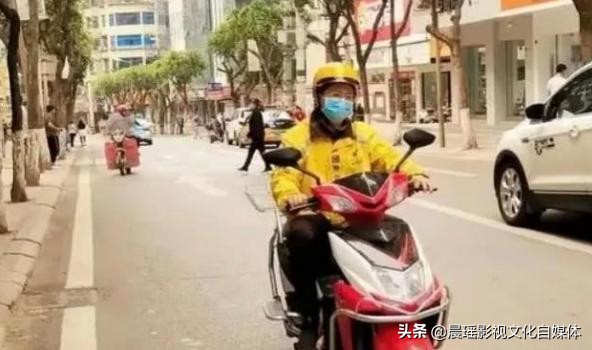 校工作者扔学生外卖