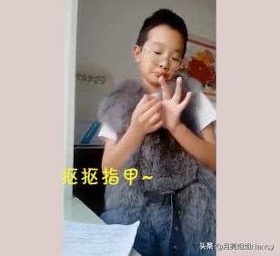 钟美美哭诉父亲家暴