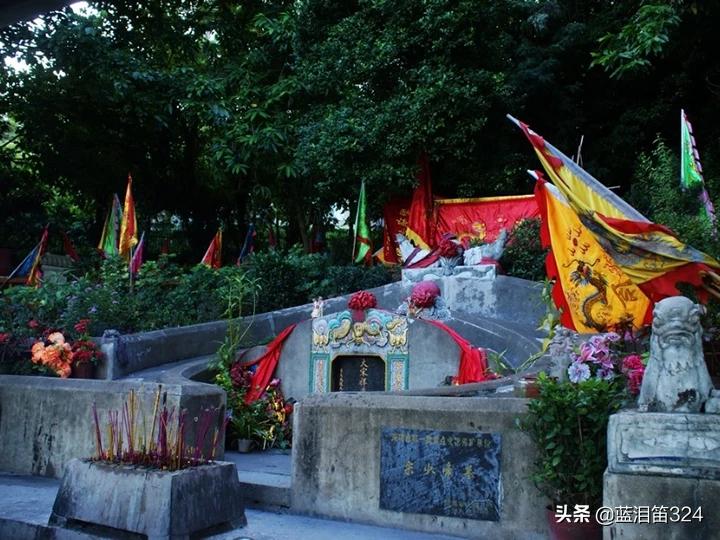 南宋赵昺死后是葬在深圳南山区还是葬在传说的九龙岛？为什么？