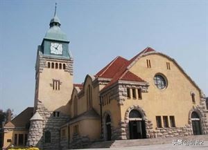 为什么青岛不多建些大的基督教堂呢？深圳建的教堂大。人也很多？