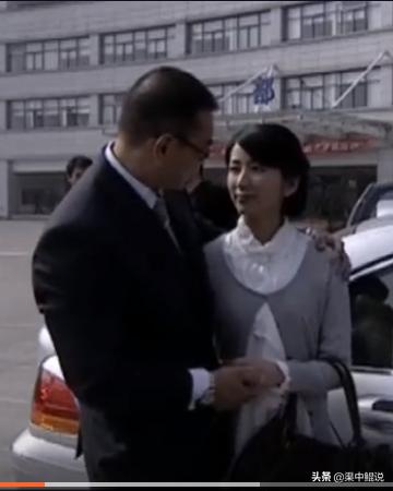 宝马被砸