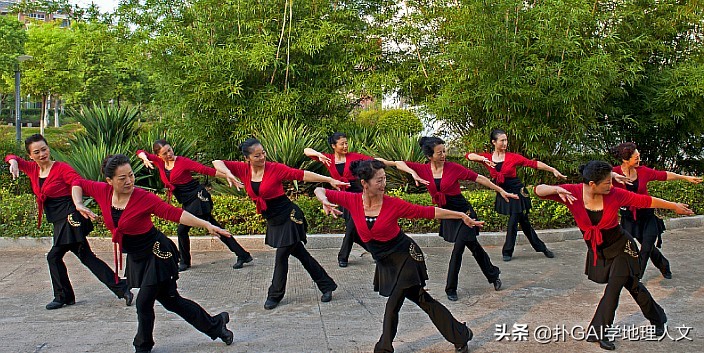 [广场舞图片]最火最简单广场舞有哪些？