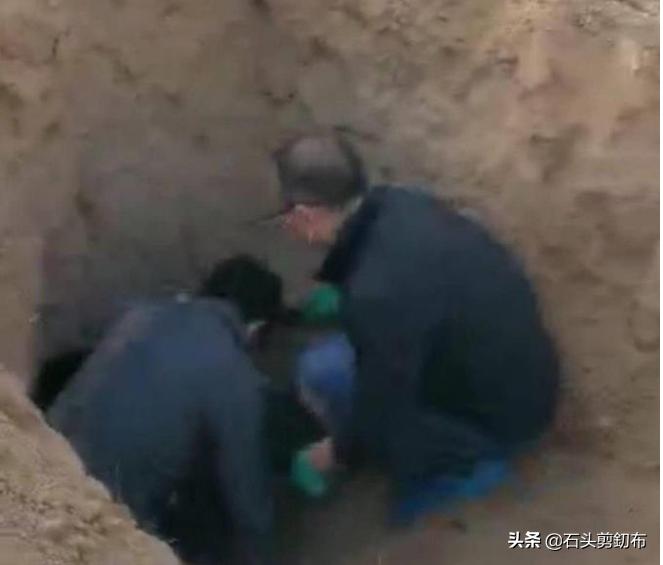 [害怕丢工作活埋儿子]活埋79岁母亲的儿子11日被抓捕，假如他知道瞒不住还敢埋吗？