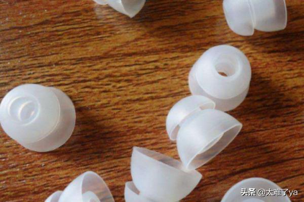 耳机脏了怎么清理（耳机脏了怎么清洗？）