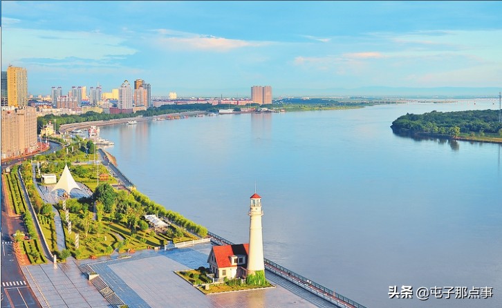 早上江边风景发朋友圈的句子?:江边风景图片 早上江边风景发朋友圈的句子?:江边风景图片