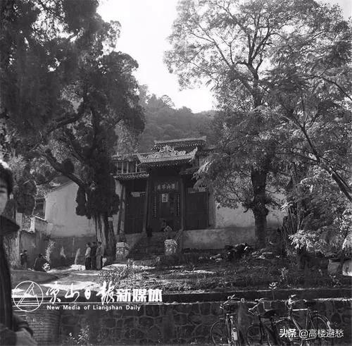 [庐山照片]搜索庐山的图片或古诗短诗？