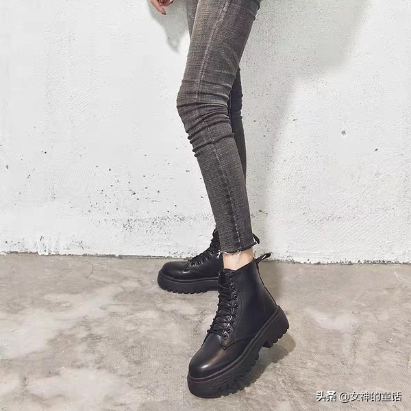 今天女款运动服装穿搭直播视频,女士泳衣穿搭的全过程?