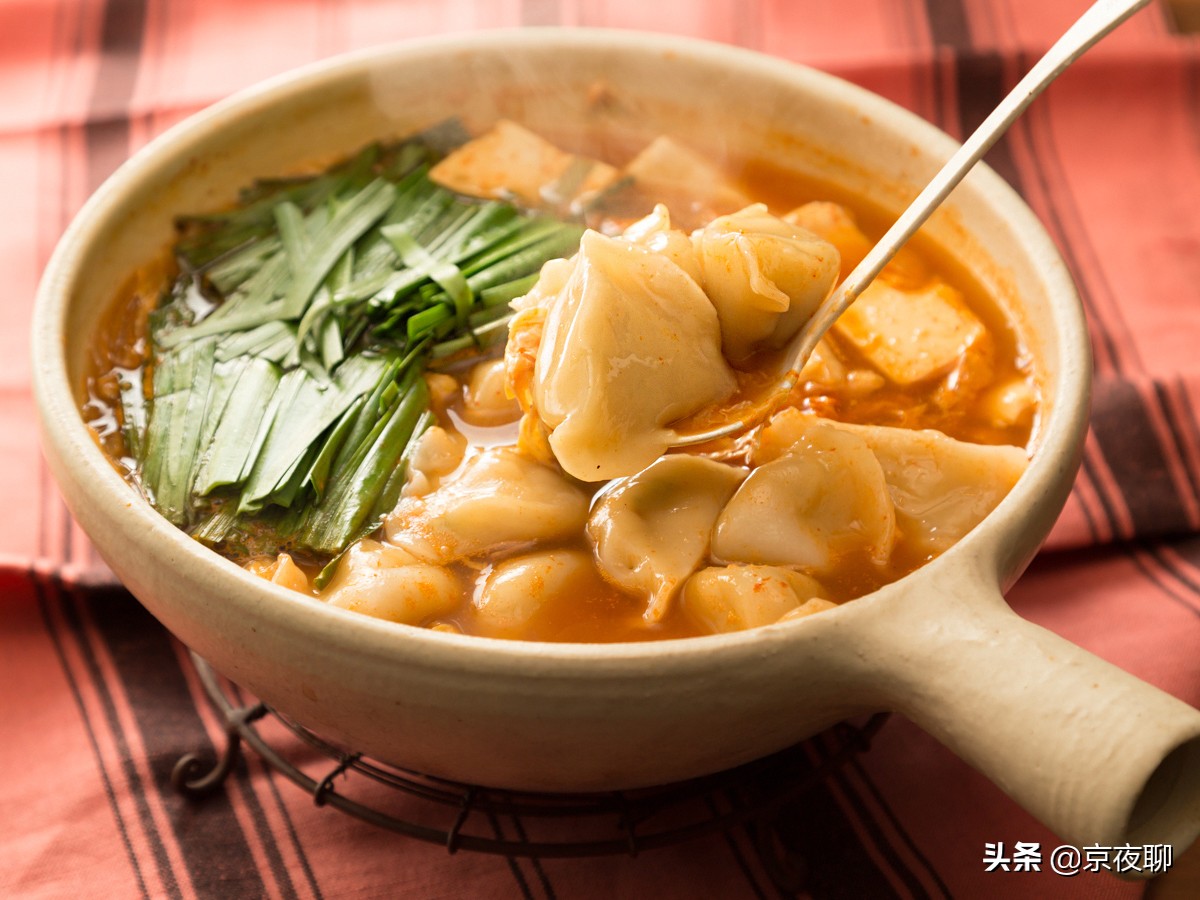 餐馆带袋煮饺子（速冻饺子胀袋了还能吃吗？）