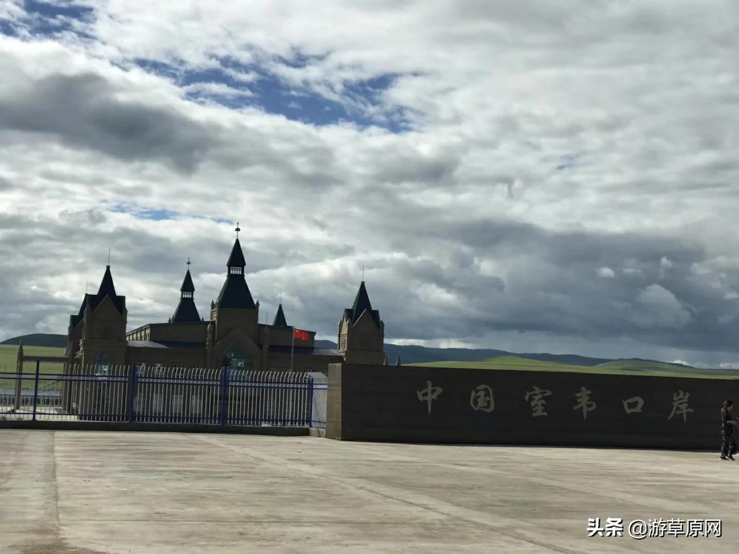 女生发树的图片意思?:草原照片 女生发树的图片意思?:草原照片