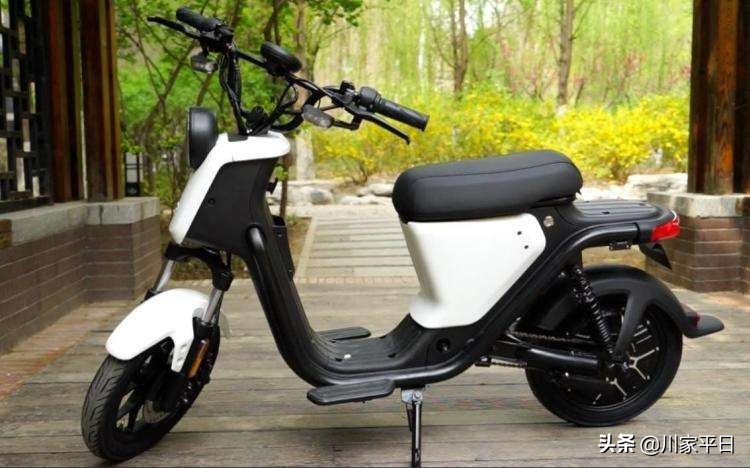 不会骑电瓶车的要知道哪些技巧？：怎么骑电动车