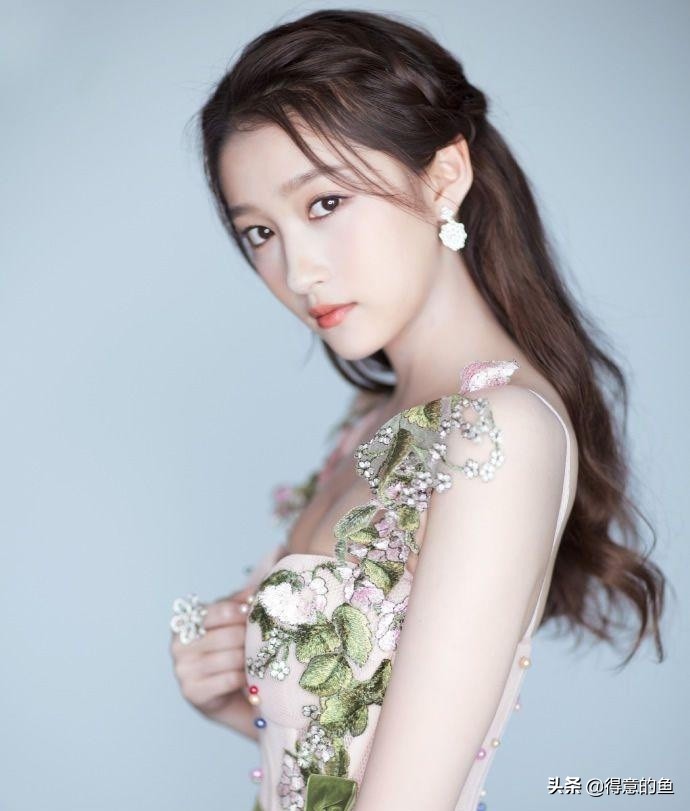 浙江卫视节目中，贾玲，沈腾，华晨宇和关晓彤口号"王牌家族，谁都不如”是什么意思？：王牌家族没沈腾贾玲