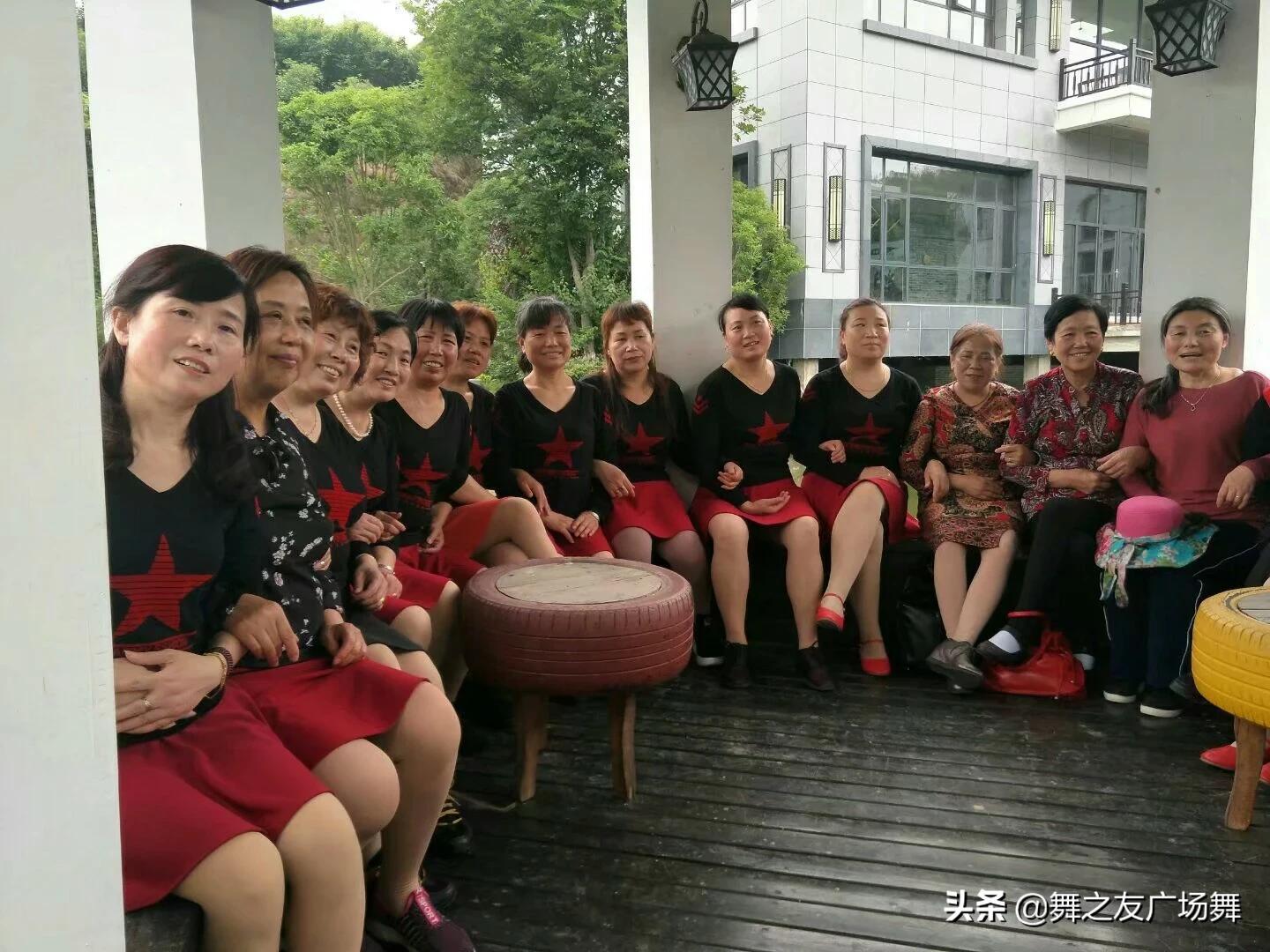 [广场舞图片]最火最简单广场舞有哪些？