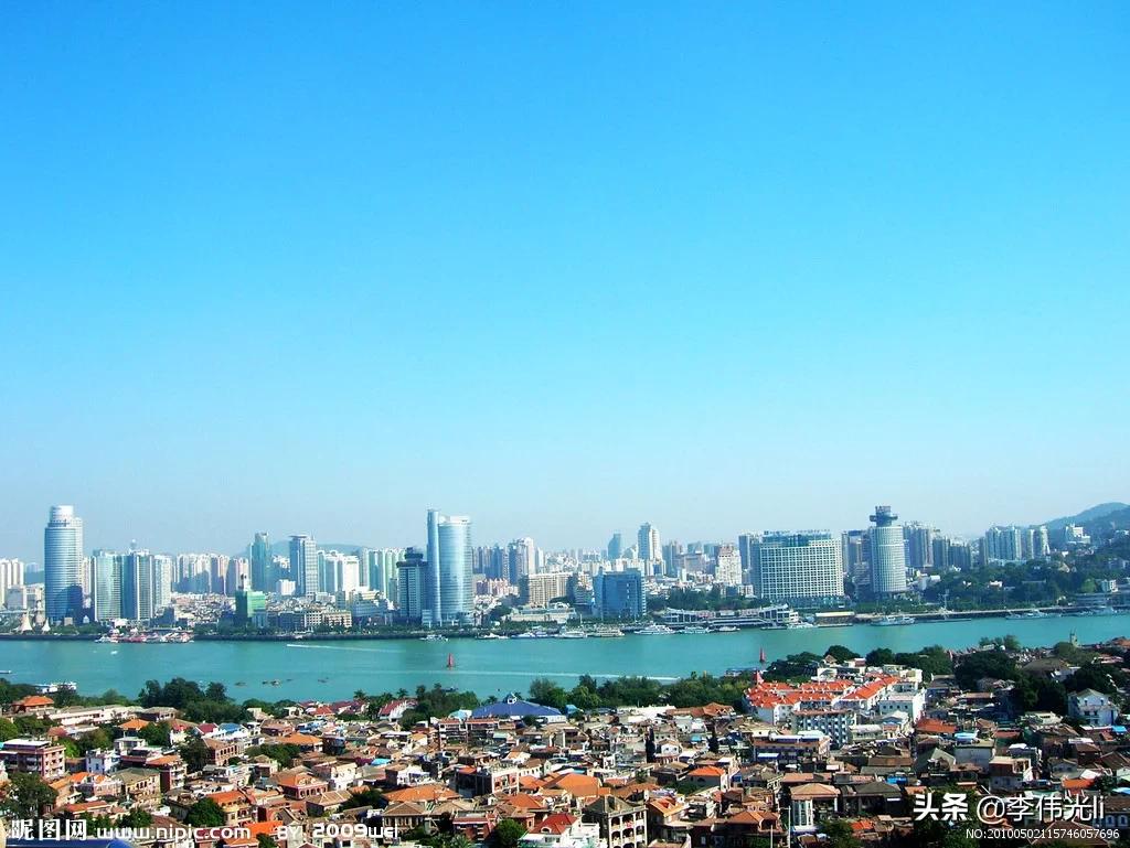 厦门市教育基金会今年前9个月资助724名贫困大学新生, 你怎么看? 厦门市教育基金会今年前9个月资助724名贫困大学新生, 你怎么看?