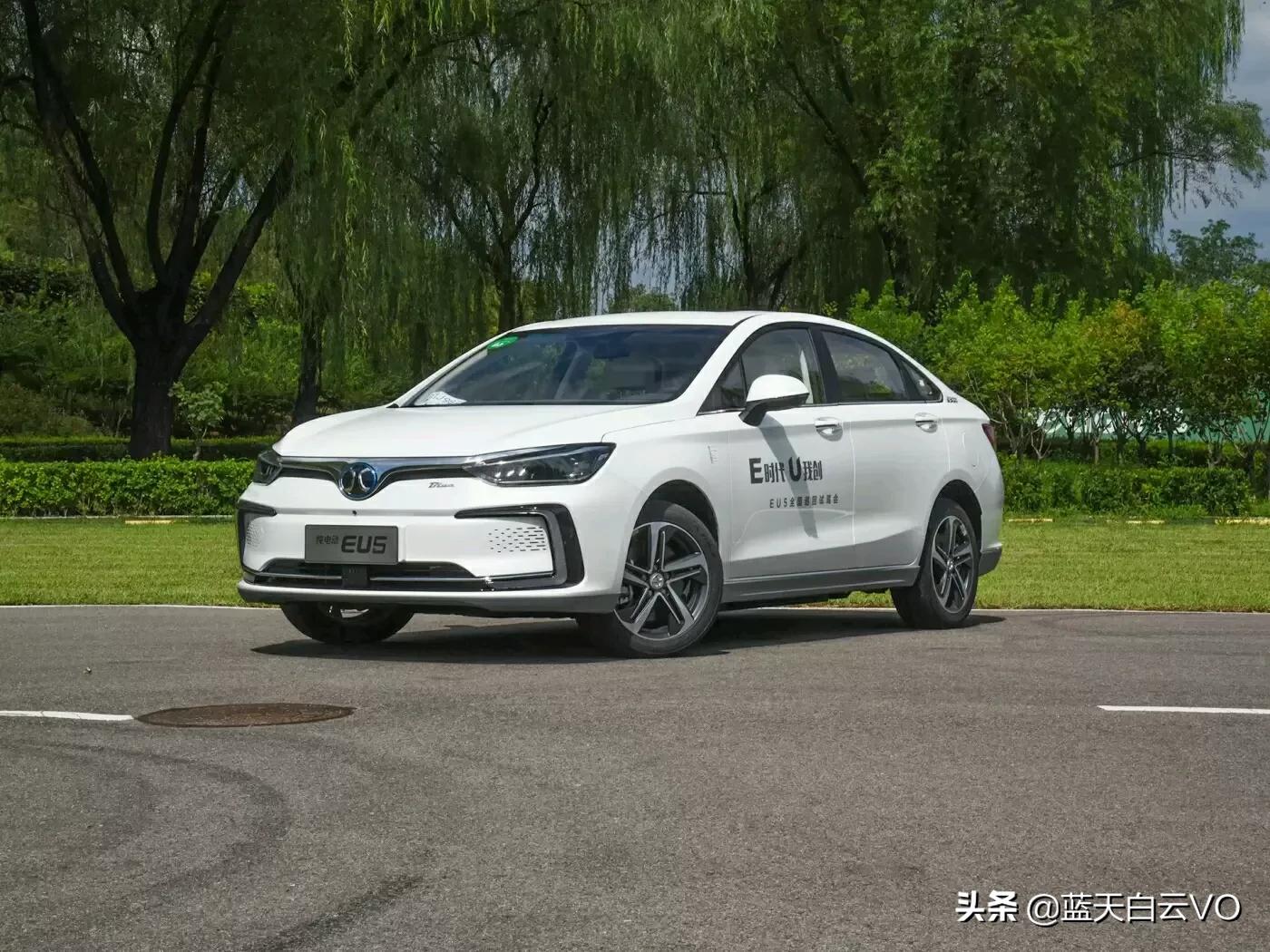 北汽新能源小型汽车女生，北汽新能源女士小型车