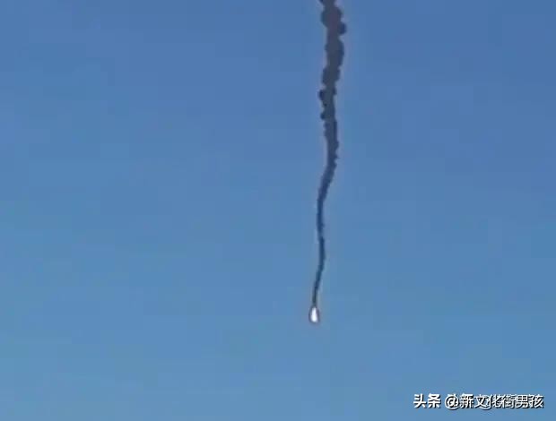 两架无人机高空相撞（两架无人机同时开启会有什么画面？）