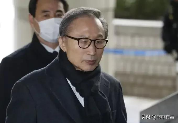 李明博案已尘埃落定，朴槿惠案何时水落石出？：朴槿惠与李明博再会