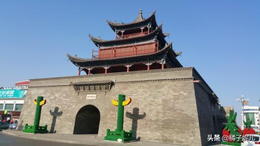 甘肃哪个城市和蒙古国接壤？