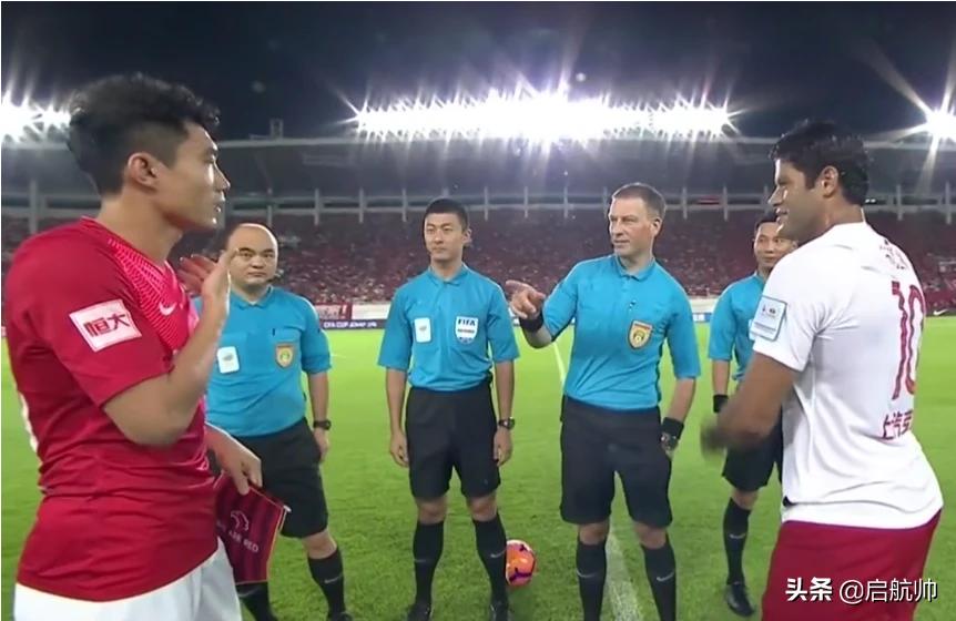 英超名帅克拉滕伯格执法足协杯,漏判了广州恒大两个点球,他能带领中国裁判进步吗? 英超名帅克拉滕伯格执法足协杯,漏判了广州恒大两个点球,他能带领中国裁判进步吗?
