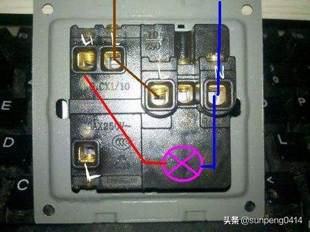 [墙壁开关接线]四孔的两开的墙壁开关怎么接线？