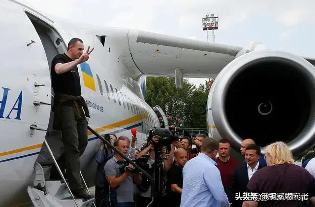 [乌政府大楼遭俄袭击]乌与俄成功完成俘虏互换工作，下一步最优先完成的是什么：恢复供气还是军事企业合作吗？